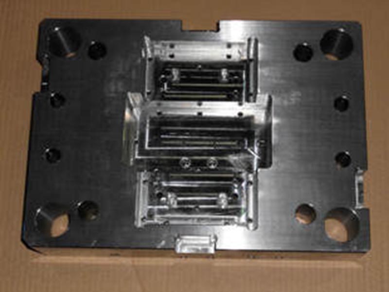 沧精密塑料模-06